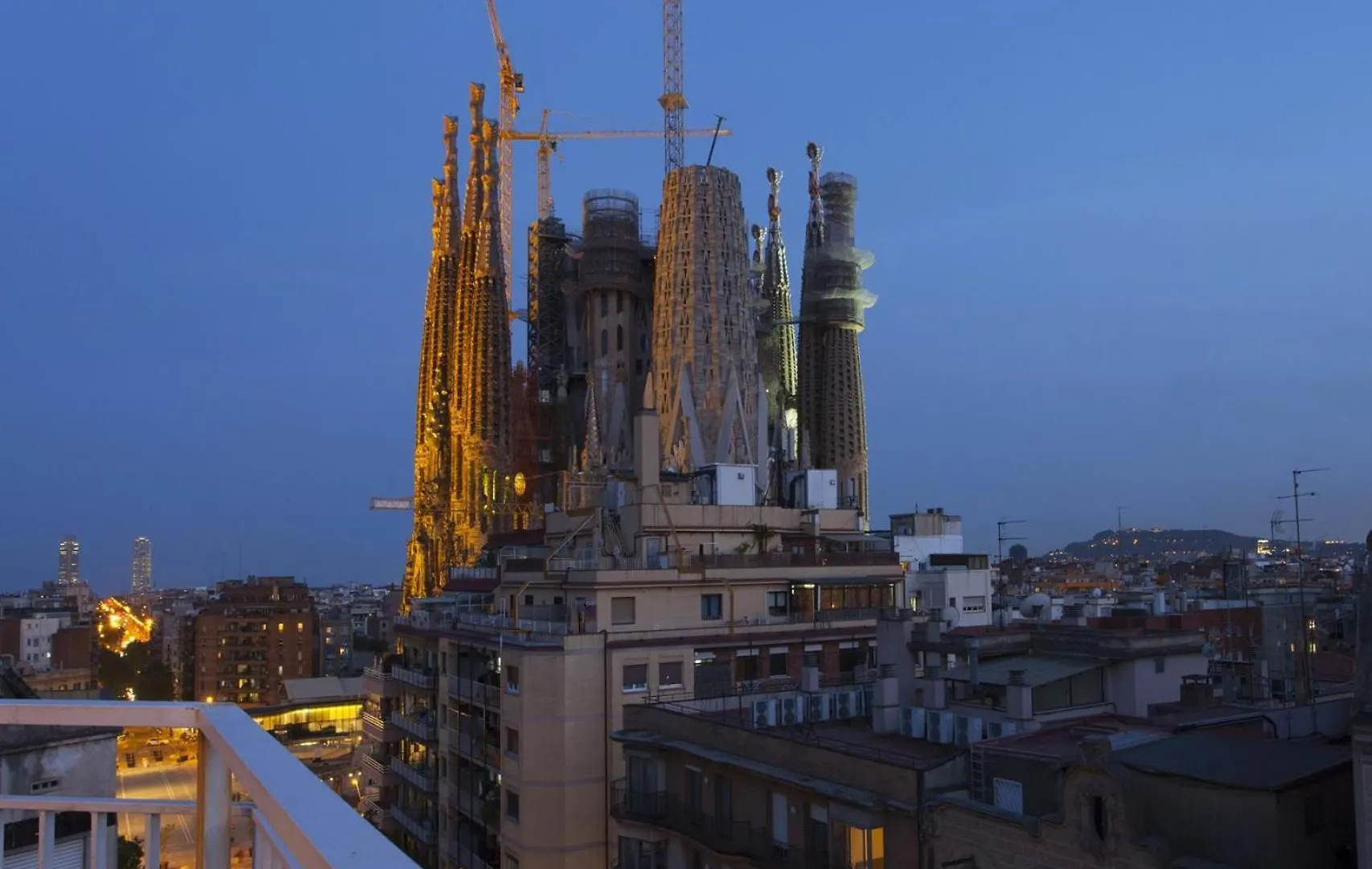 A1Mar1023 Breathtaking Rooftop In Sagrada Familia Barcelona Apartment