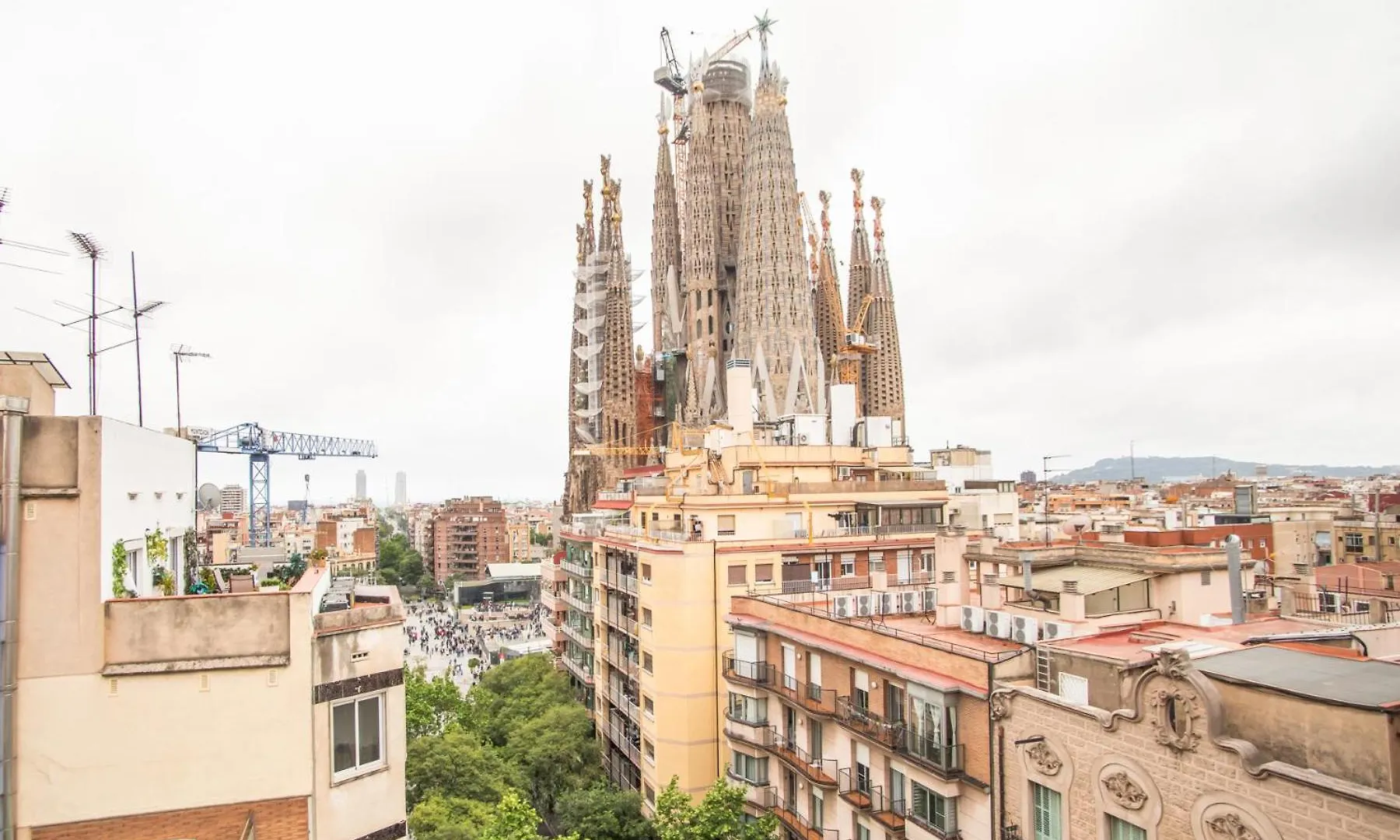 A1Mar1023 Breathtaking Rooftop In Sagrada Familia Barcelona Apartment
